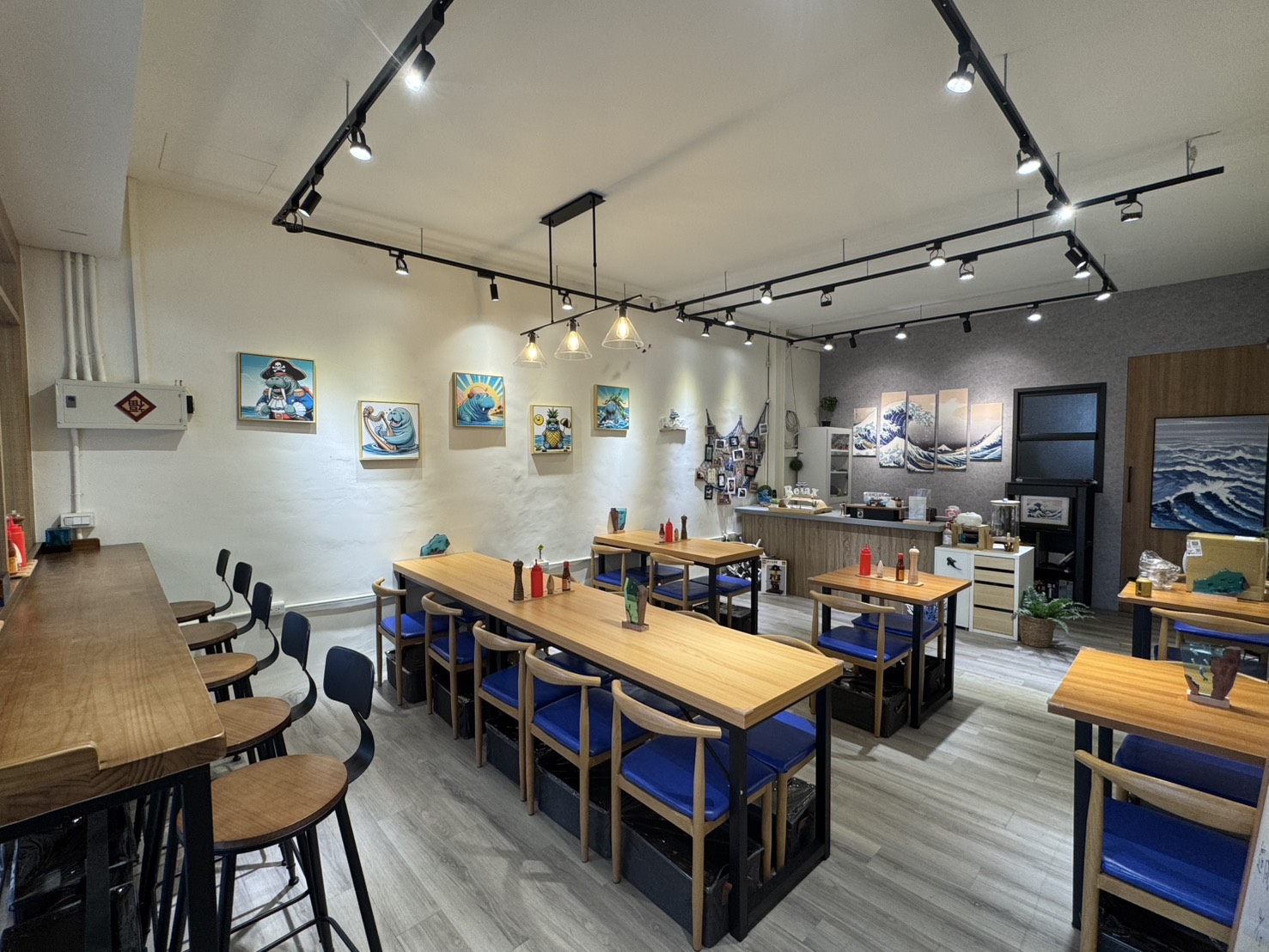 海牛排店內用餐空間